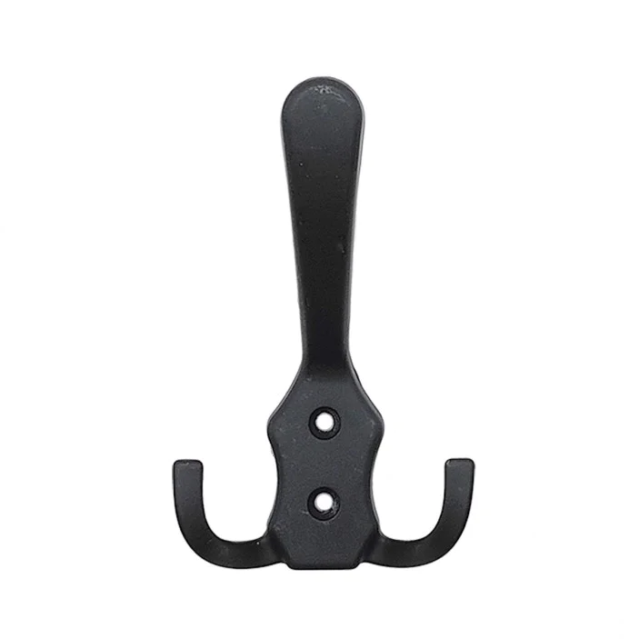 14.702.16 Метална закачалка черна