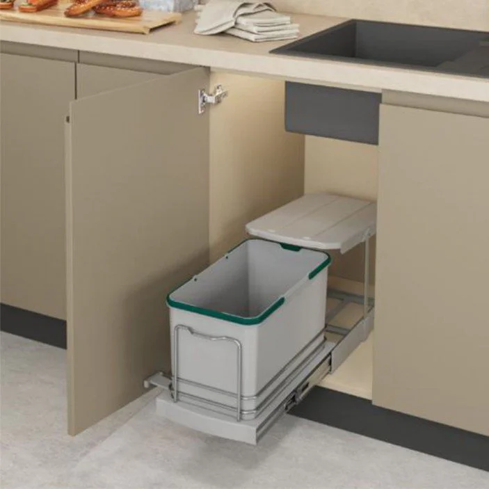 19.100.33 Кош за вграждане 16L ПВЦ