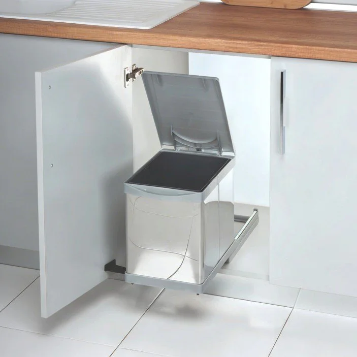 19.100.35 Кош за вграждане 12L